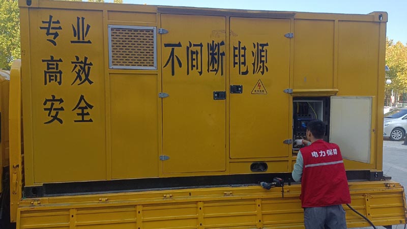 伊川柴油发电机组和UPS电源配合使用时，如何避免切换过程中的电力中断？